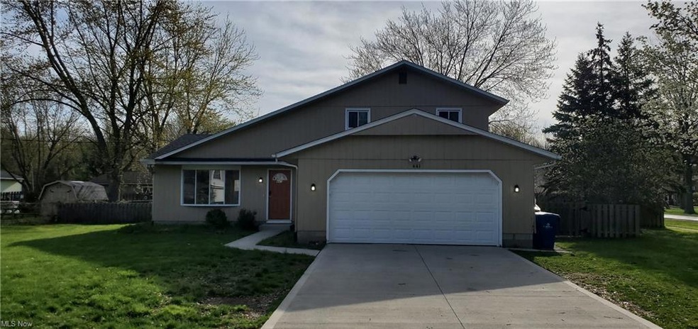 441 Buckeye Dr, Sheffield Lake, OH 44054 - photo 1