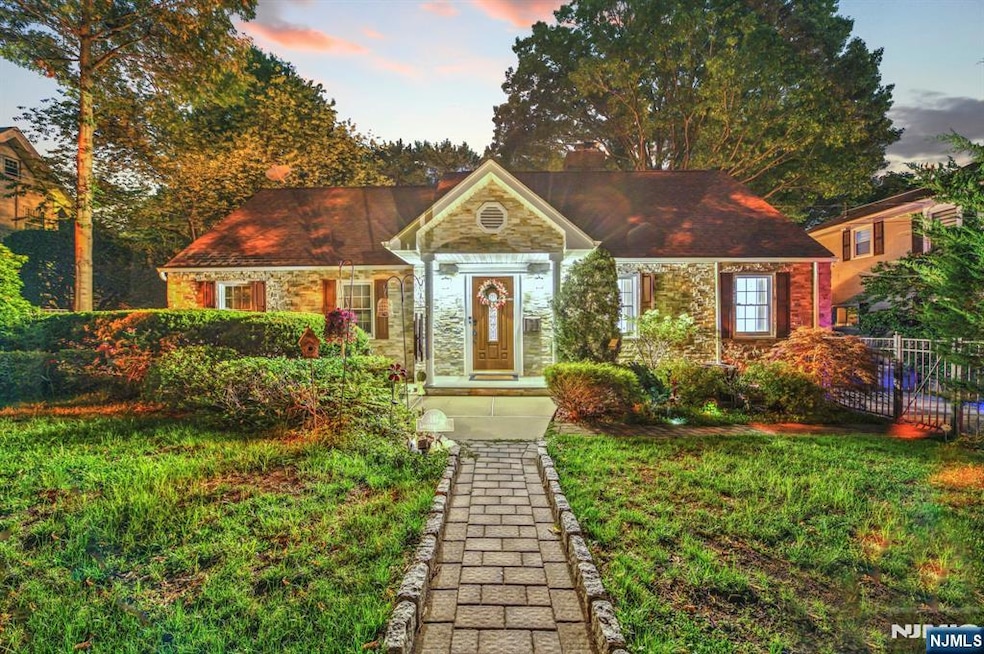 181 Lakeview Ave, Leonia, NJ 07605 - photo 1