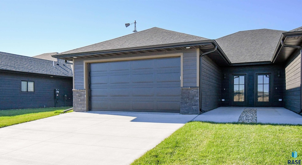 1405 N Alinia Ave, Tea, SD 57064 - photo 1