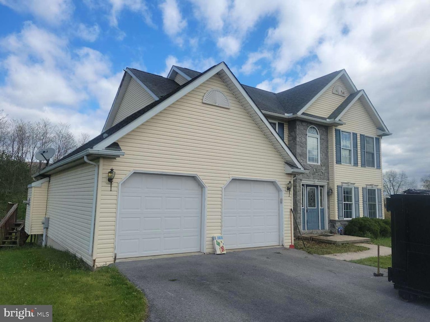 201 Steven Dr, Lenhartsville, PA 19534 - photo 1