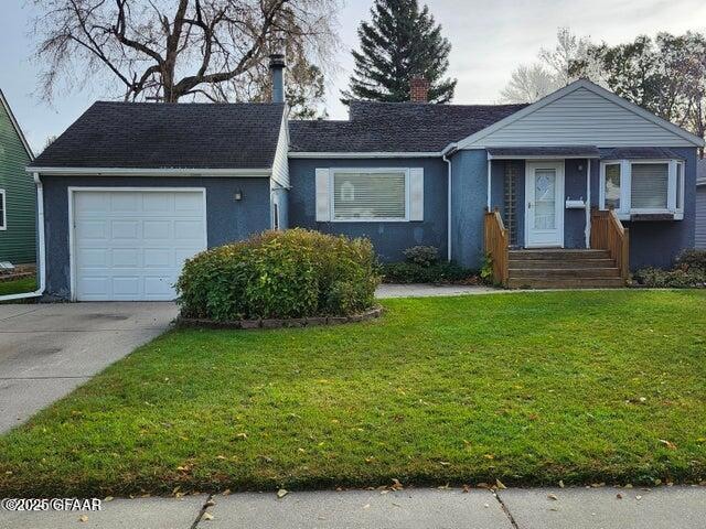 1517 Cottonwood St, Grand Forks, ND 58201 - photo 1