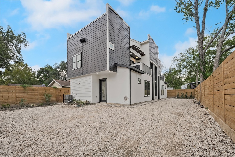 7914 Pointer St unit A, Houston, TX 77016 - photo 1