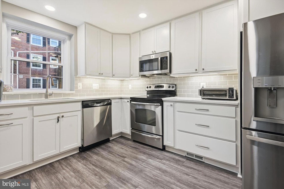 2922 S Buchanan St unit A2, Arlington, VA 22206 - photo 1