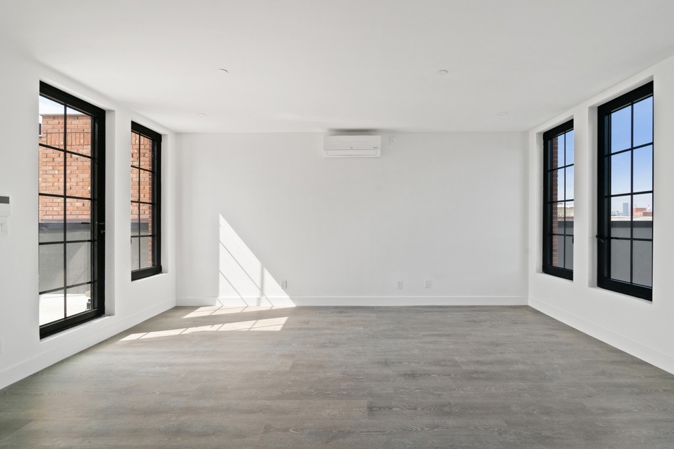 25-88 41st St unit 301, Astoria, NY 11103 - photo 1