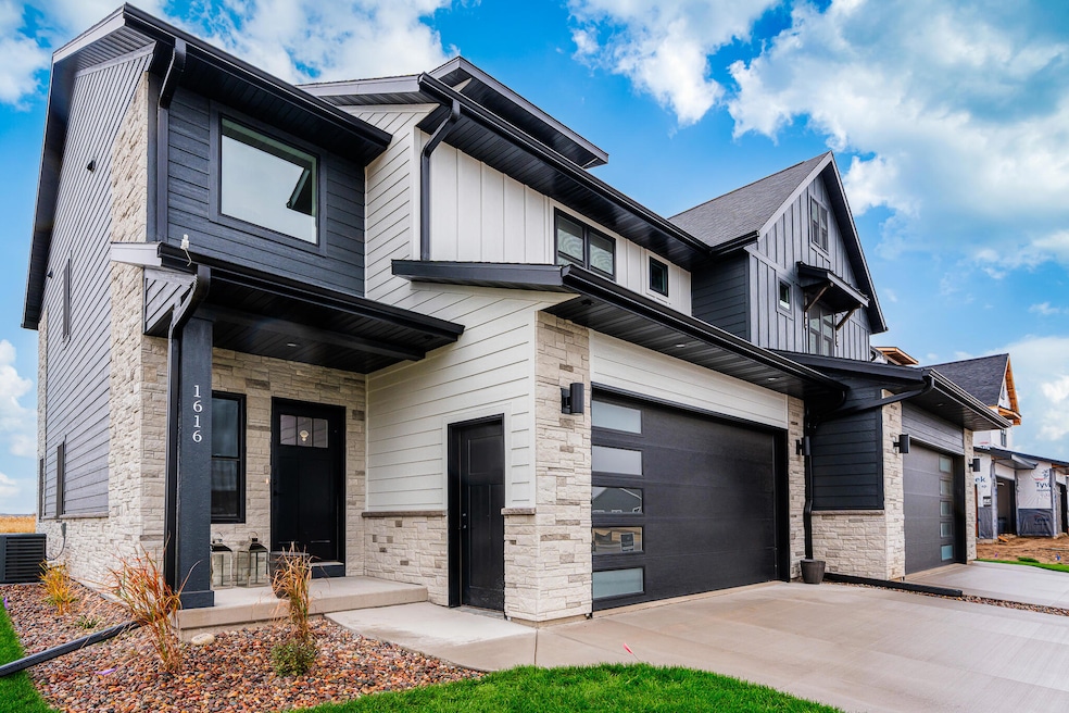 1624 Red Clover St, Holmen, WI 54636 - photo 1