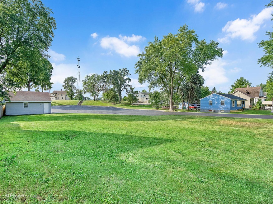 155 S Oakwood Ave, West Chicago, IL 60185 - photo 1