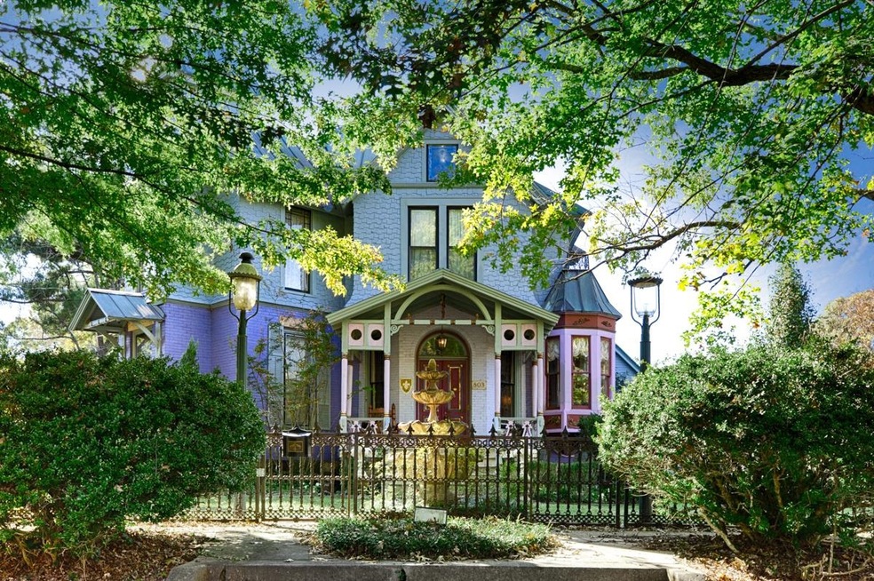 803 MERIDIAN ST, FLORENCE, AL 35630