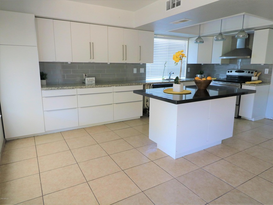 4402 Kitchen 1