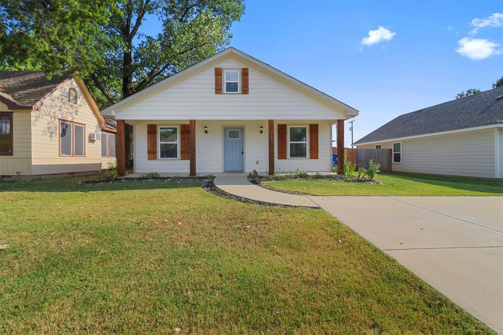 716 W Hull St, Denison, TX 75020 - photo 1