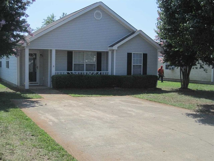 211 Haverhill Cir, Warner Robins, GA 31088 - photo 1