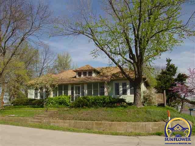 102 Madison St, Oskaloosa, KS 66066 - photo 1