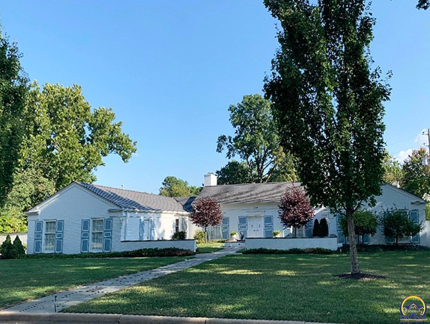 1550 SW Stratford Rd, Topeka, KS 66604 - photo 1