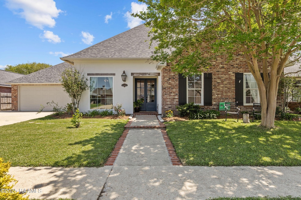 1-web-or-mls-807 S Michot Rd-1