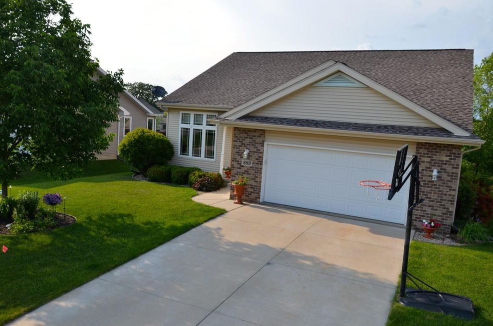 889 Ashworth Dr, Oregon, WI 53575 - photo 1
