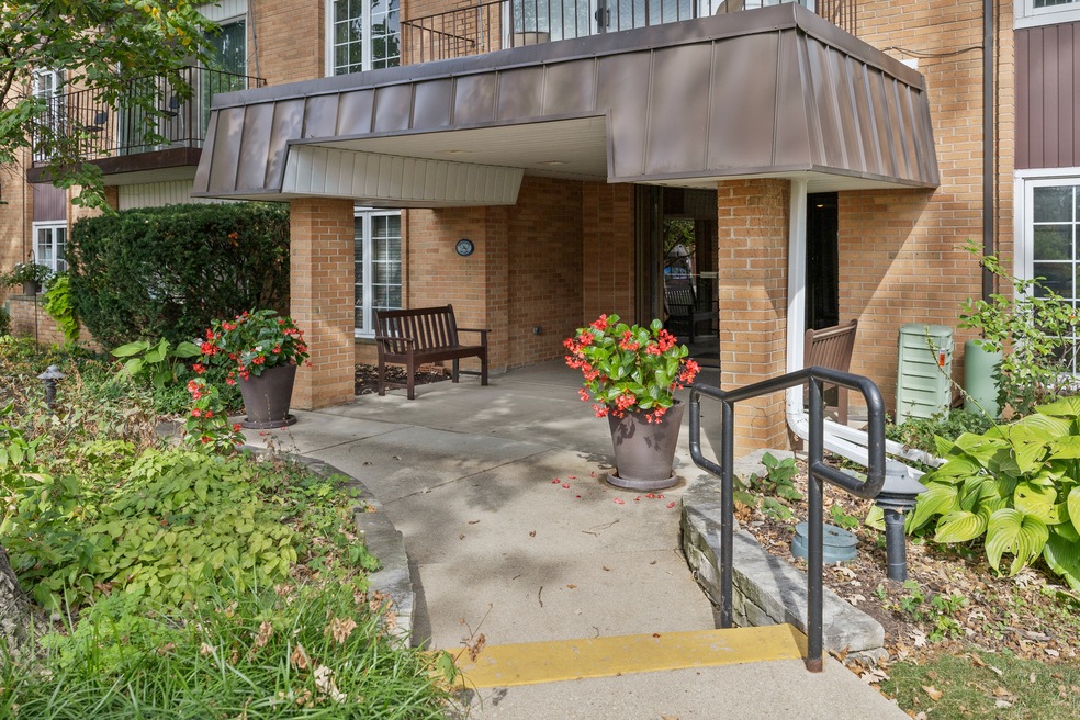 441 N Park Blvd unit 3E, Glen Ellyn, IL 60137 - photo 1