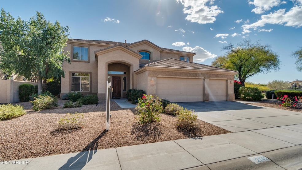 2245 E Oakland St-3