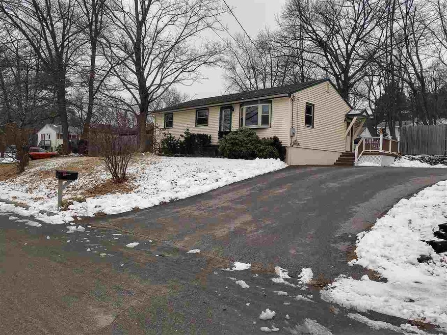 2 Hickory Ln, MerriMacK, NH 03054 - photo 1