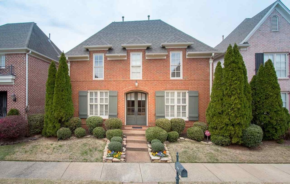 Beautifully maintained in and out, lake at back of