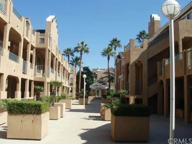 Beautiful Center Courtyard