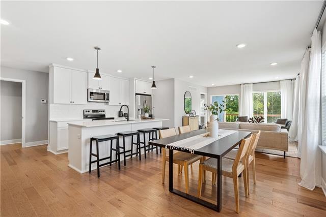 1427 Camden Ct, Raymore, MO 64083 - photo 1