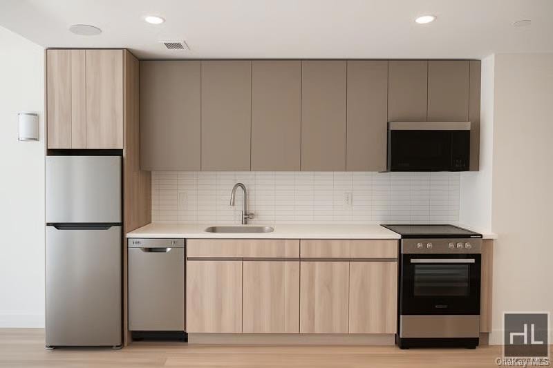 91 Bruckner Blvd, Bronx, NY 10454 - photo 1