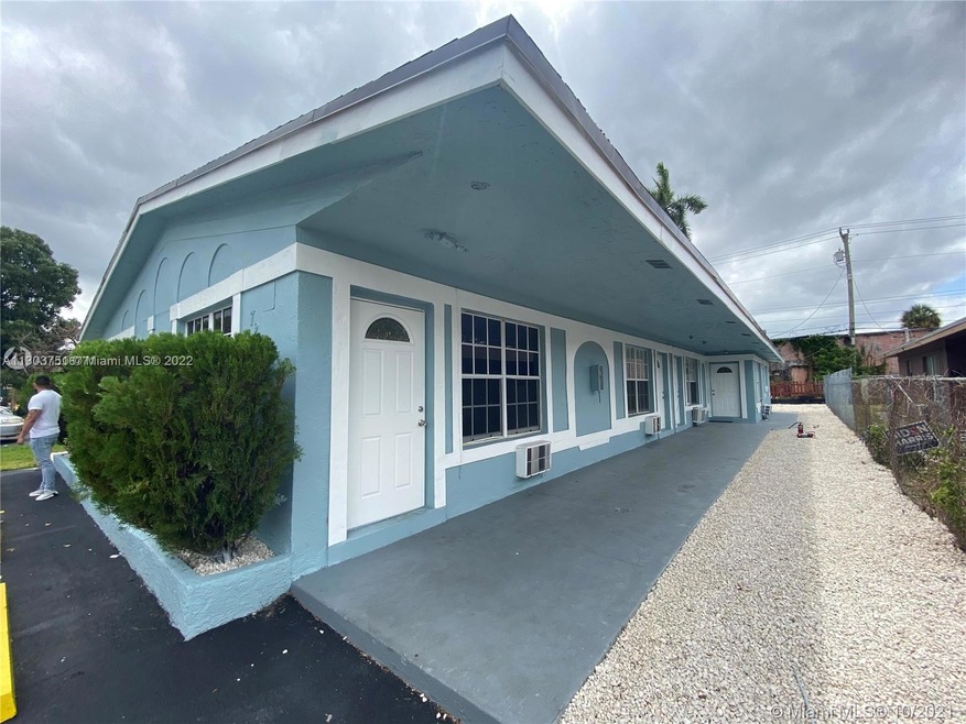 725 NW 4th Ave unit 2, Fort Lauderdale, FL 33311 - photo 1