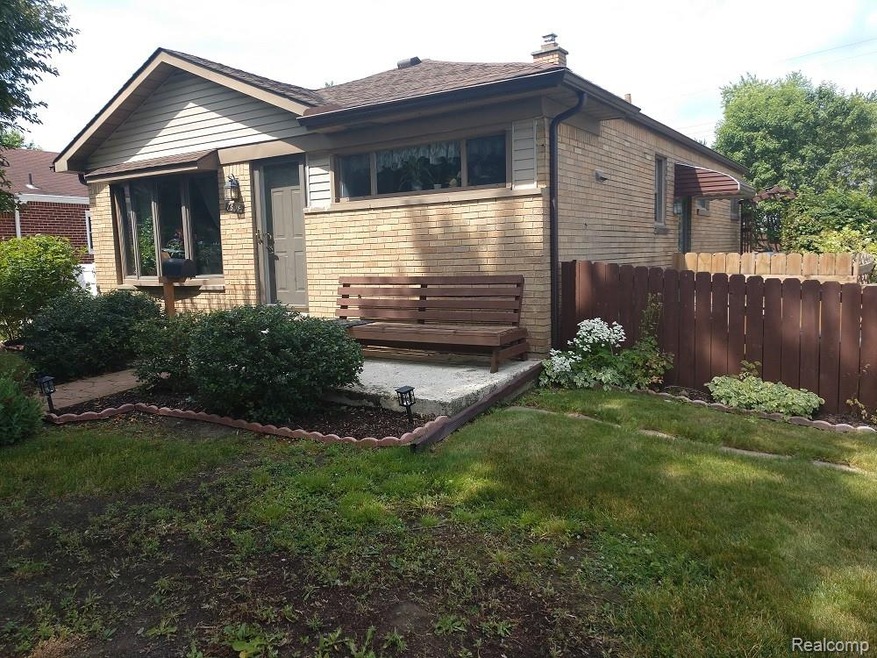 45' WIDE CORNER LOT LOCATED IN THE ALLEN PARK SCHO