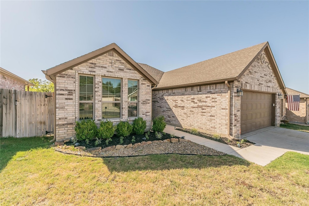 812 N Ridge Dr, White Settlement, TX 76108 - photo 1