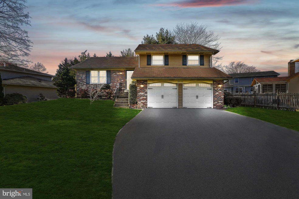 3202 Ravenscraig Ct, Herndon, VA 20171 - photo 1