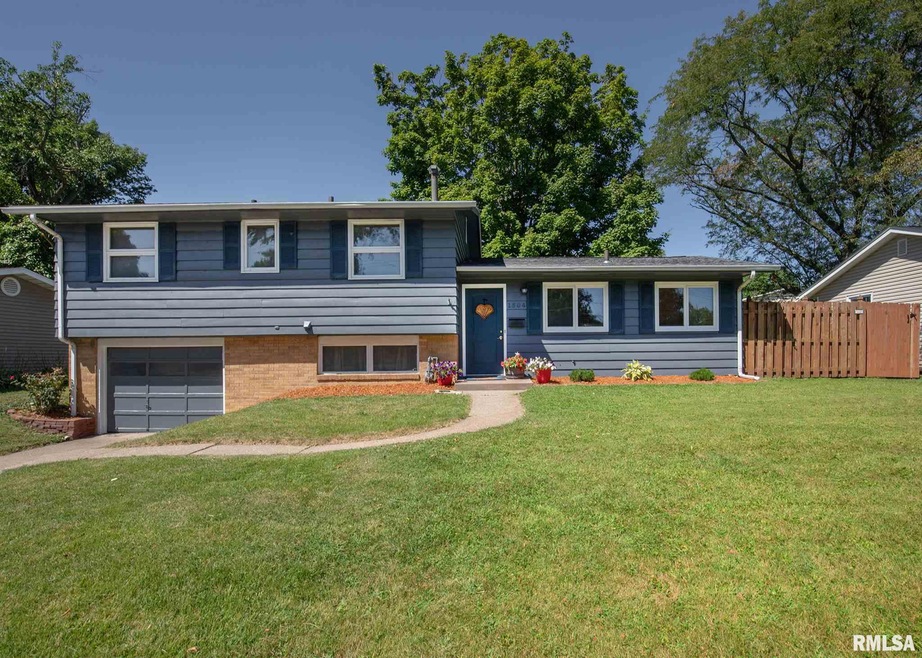 1504 14th St, Bettendorf, IA 52722 - photo 1