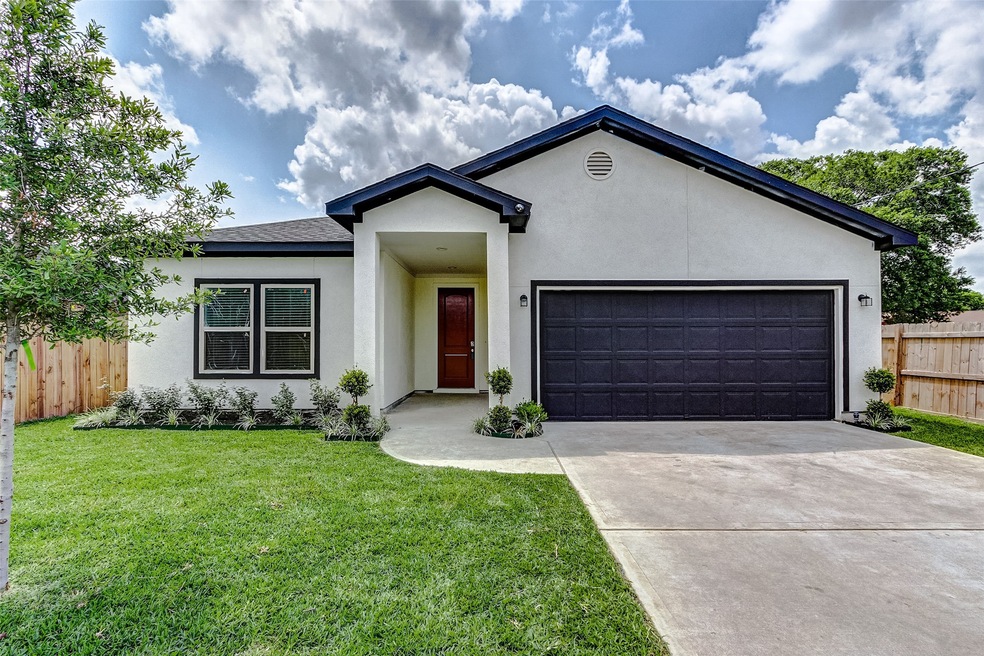 7429 Virgil St, Houston, TX 77088 - photo 1