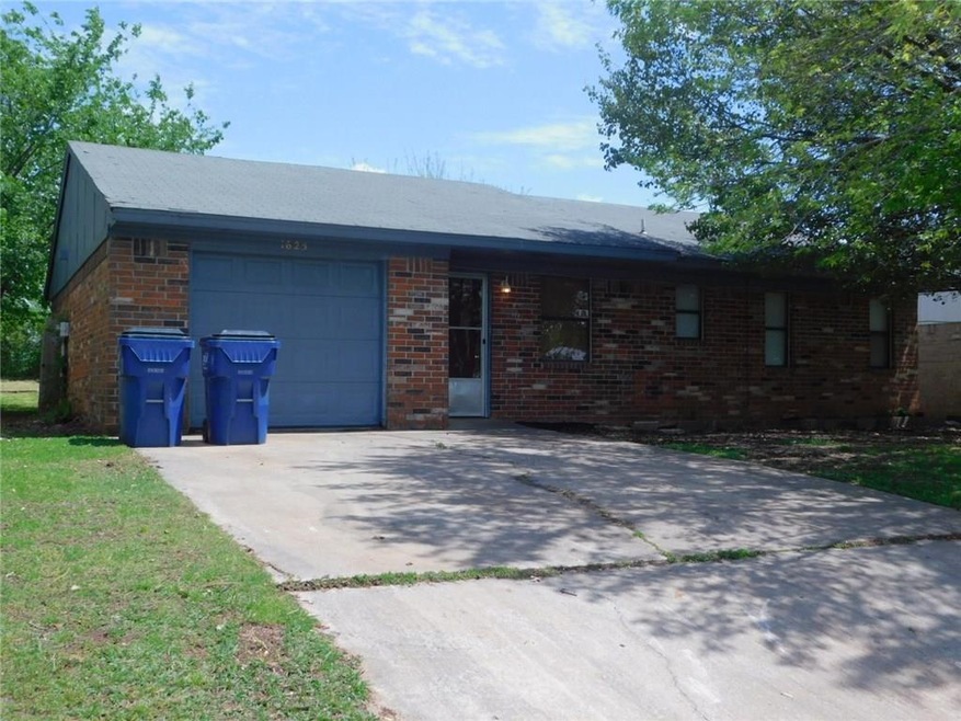 Nice driveway.  Single car garage.