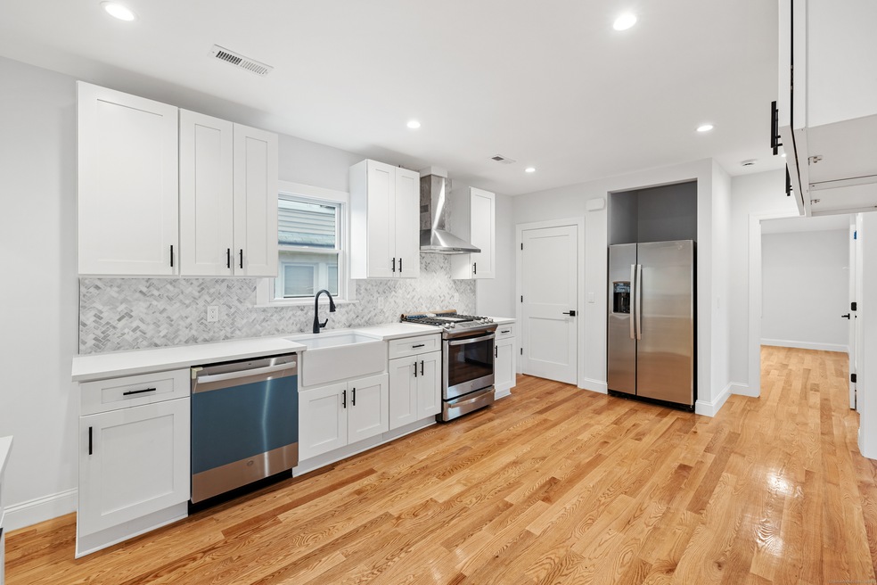 31 Elmcroft Rd unit 2, Stamford, CT 06902 - photo 1