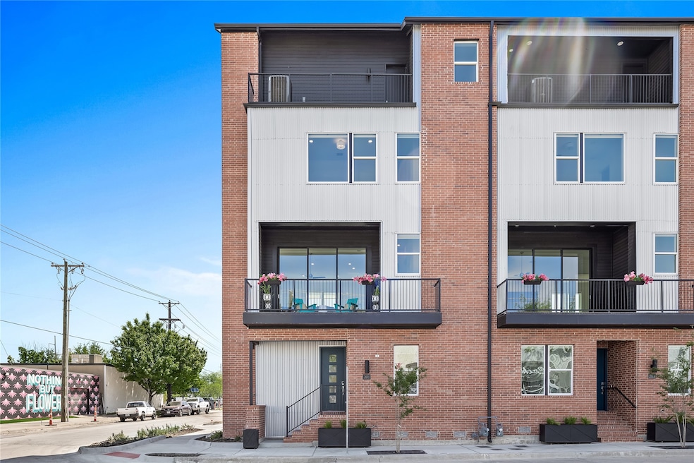 201 Carroll St, Fort Worth, TX 76107 - photo 1