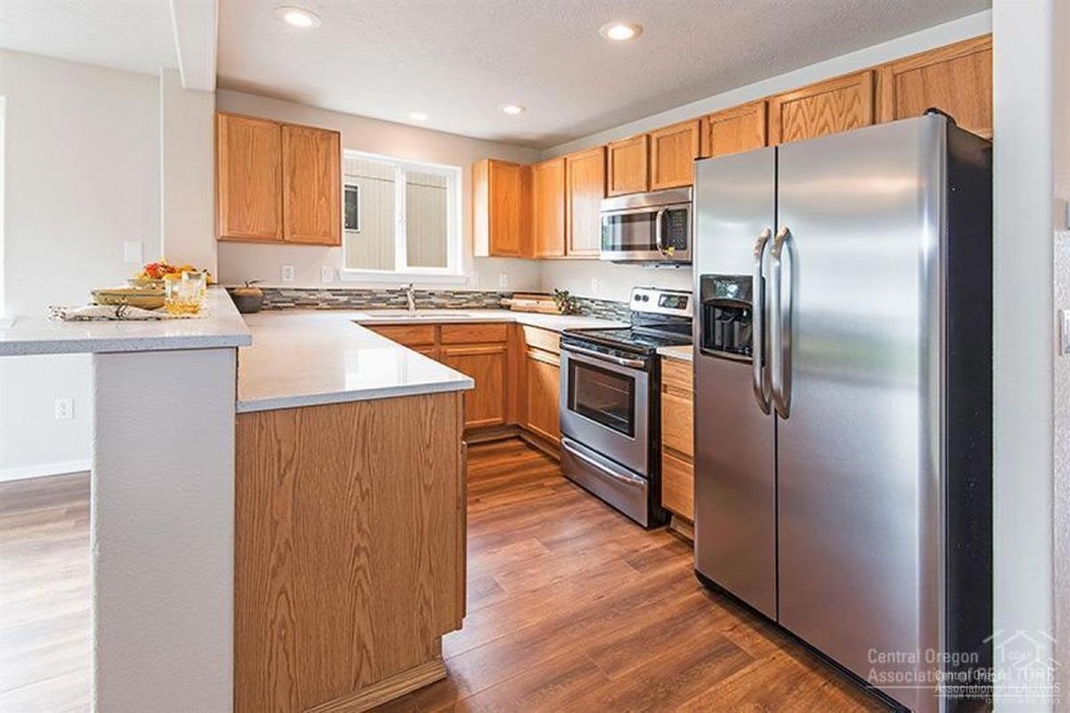 2242 SW 23rd St, Redmond, OR 97756 - photo 1