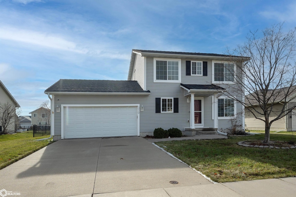 310 Oak Park Cir, Marion, IA 52302 - photo 1