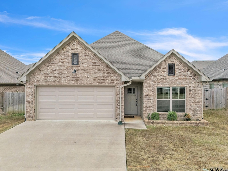 820 Lindsey Ln, Whitehouse, TX 75791 - photo 1