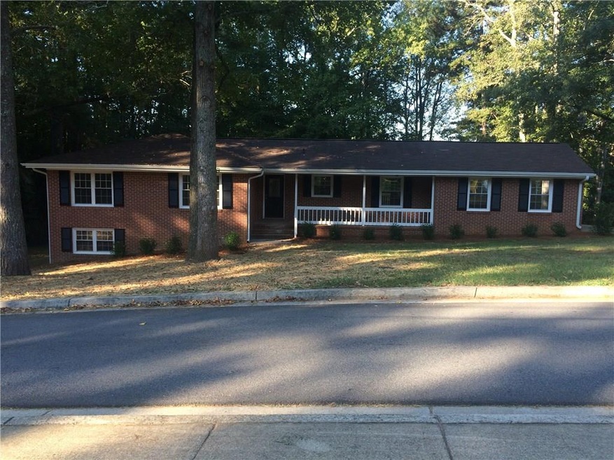 4998 Spring Hill Dr, Sugar Hill, GA 30518 - photo 1