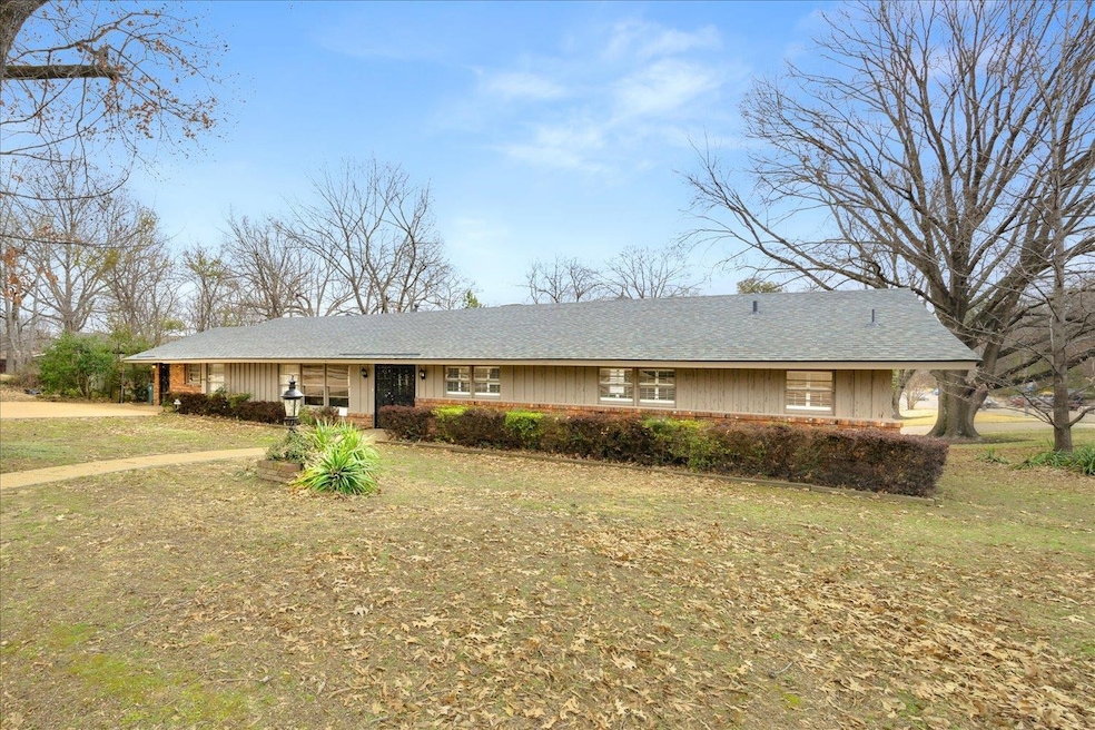 5676 Walnut Grove Place, Memphis, TN 38120 - photo 1