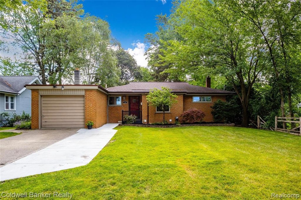 738 S Batchewana