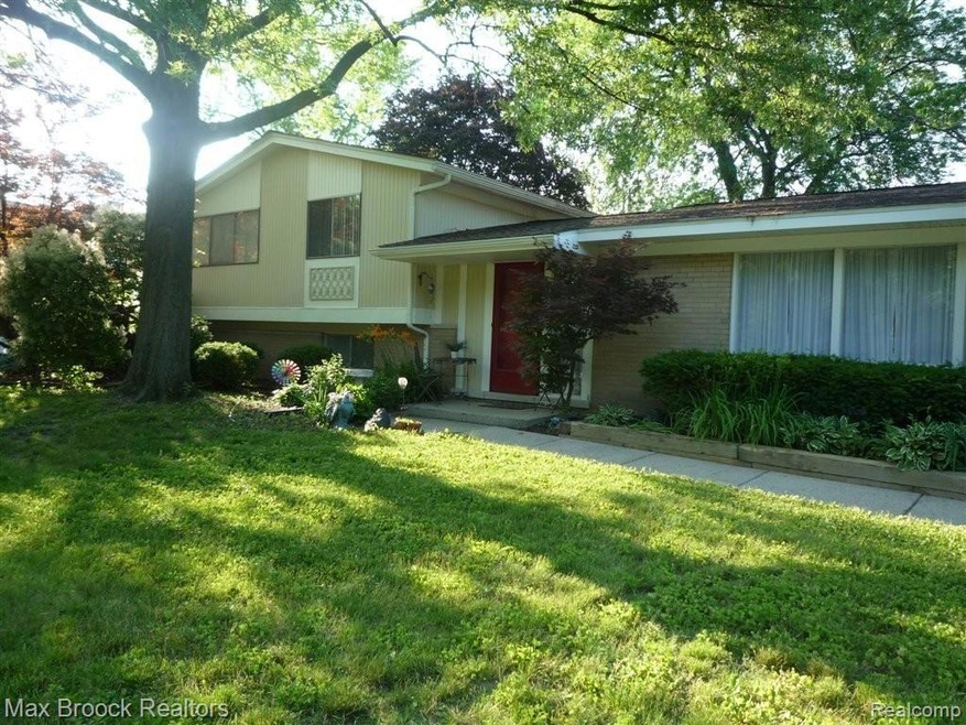 WHISPERING OAKS