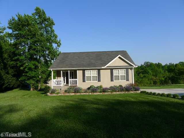 804 E Morehead St, Reidsville, NC 27320 - photo 1