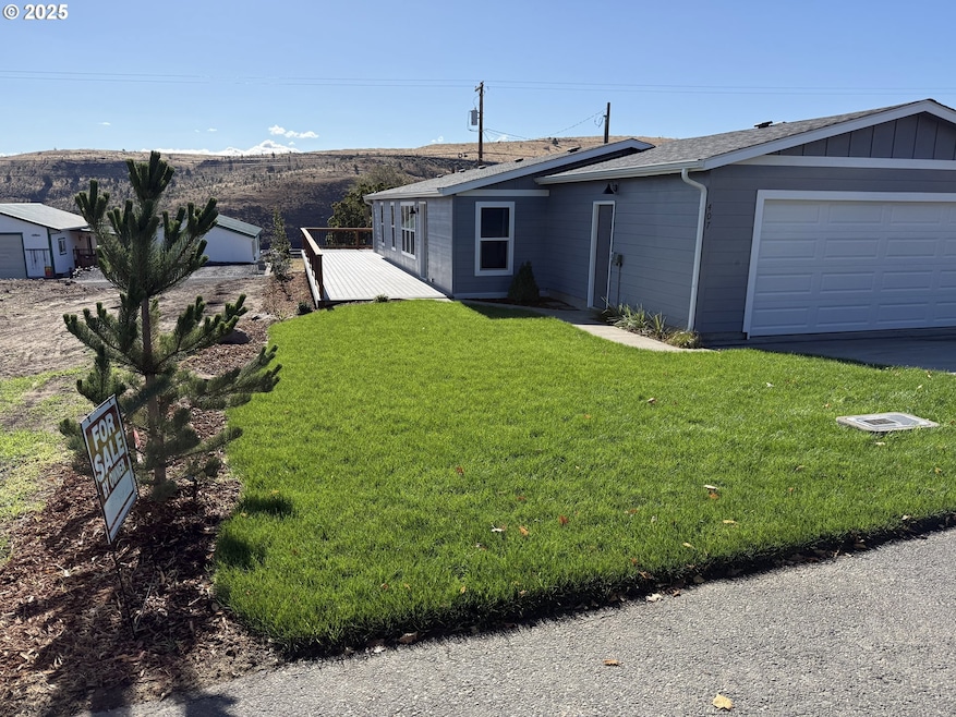407 Dufur Ave, Maupin, OR 97037 - photo 1