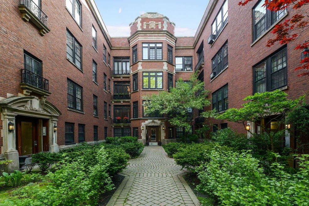 2912 N Pine Grove Ave unit 1, Chicago, IL 60657 - photo 1