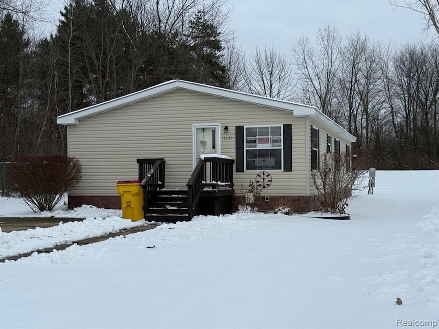 11359 N Lake Dr, Fenton, MI 48430 - photo 1