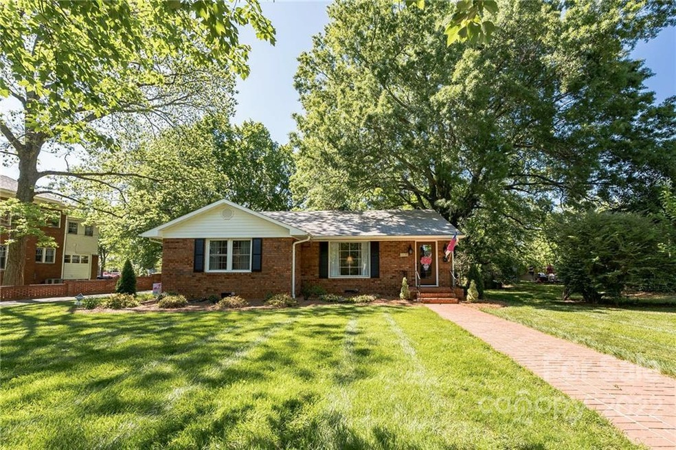 419 Davie Ave, Statesville, NC 28677 - photo 1