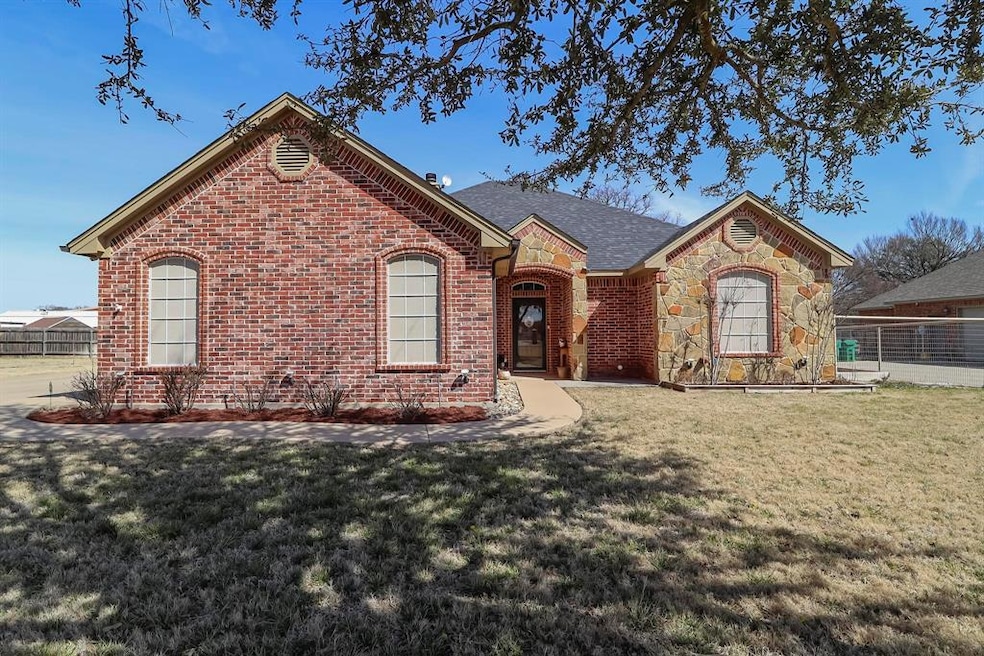 105 Sun Valley Ln, Weatherford, TX 76087 - photo 1