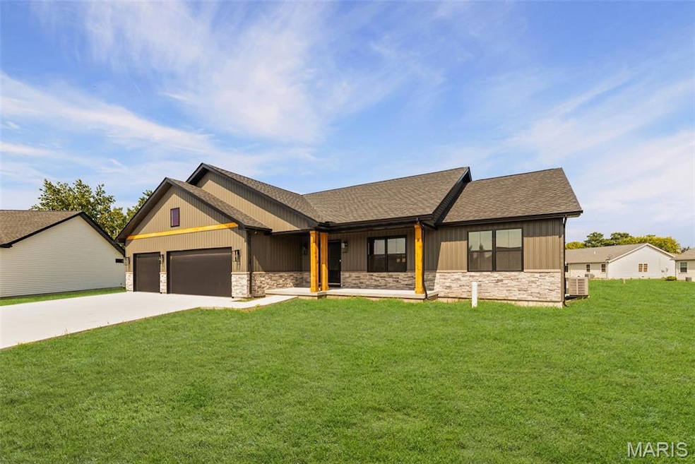 162 Gabrielle Cir, Bethalto, IL 62010 - photo 1