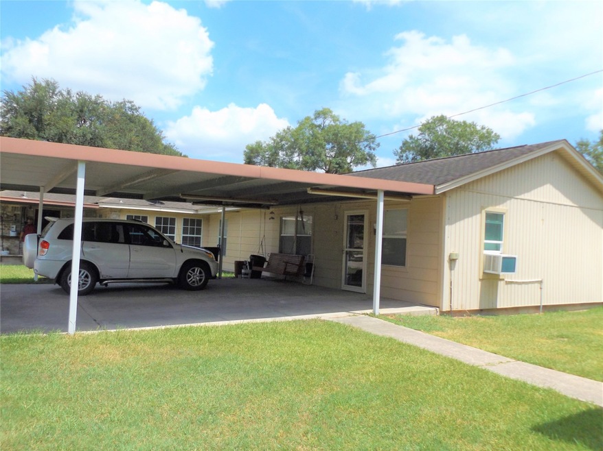 Guest house behind main house