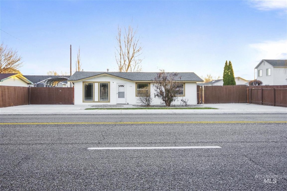 719 W Iowa Ave, Nampa, ID 83686 - photo 1
